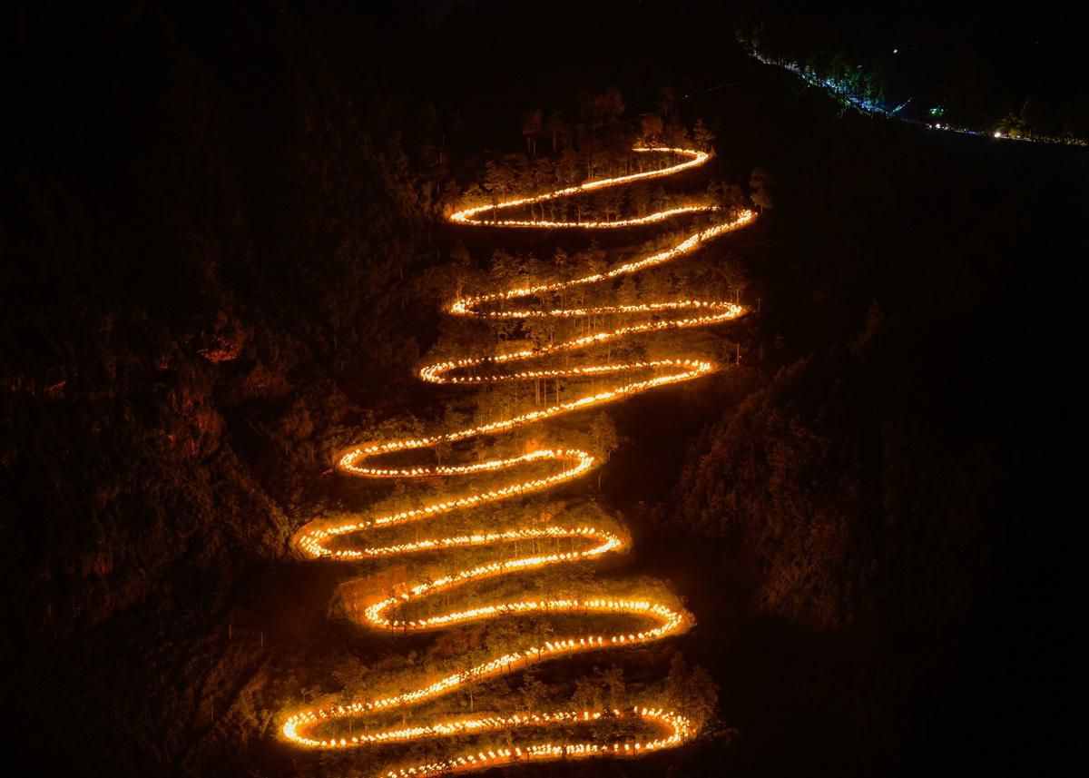 2974人夜晚徒步24道拐