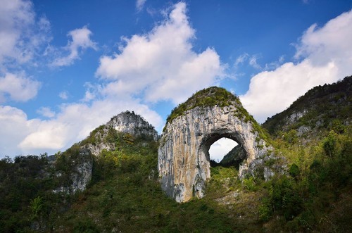 安龍篤山溶洞群