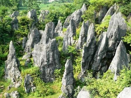 修文大石鄉(xiāng)回水綠色石林